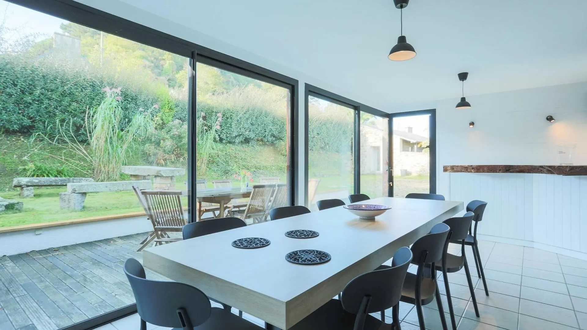 Holiday home Maison Chevoir Pieds Dans L'Eau Ploubazlanec