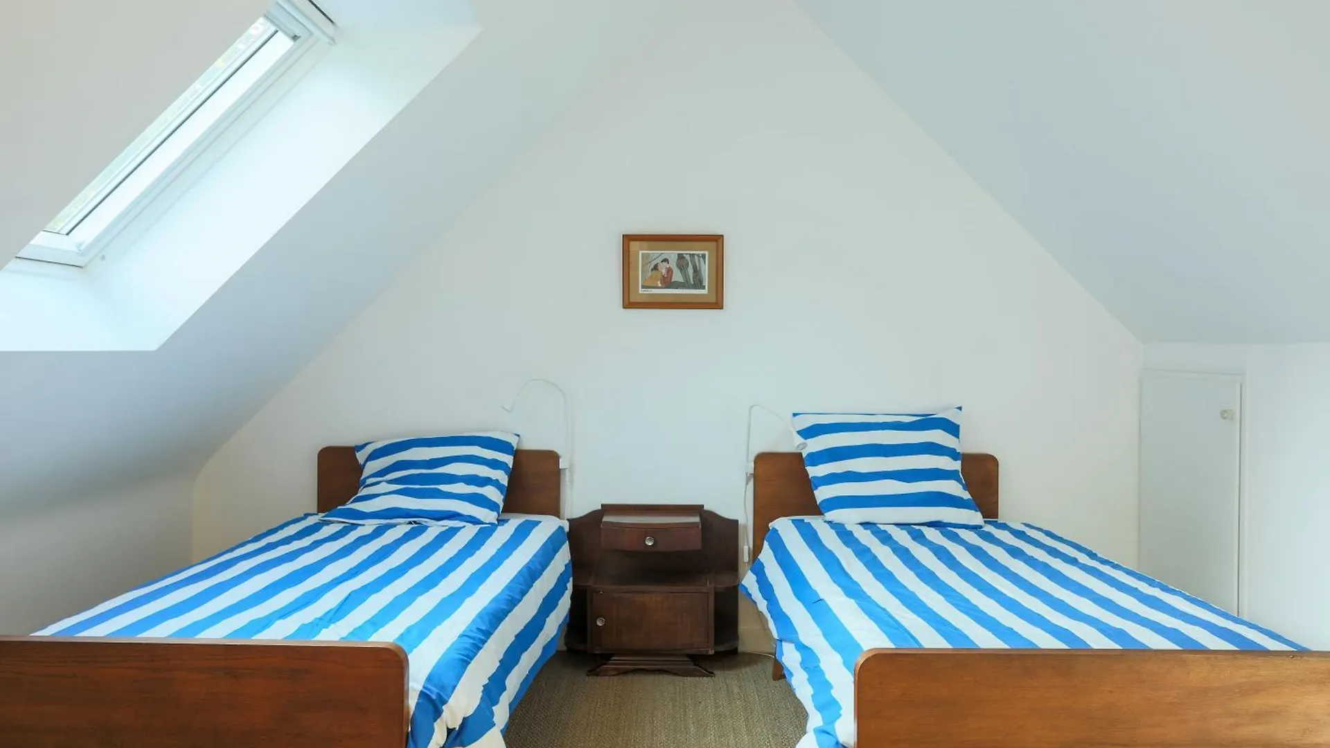 Holiday home Maison Chevoir Pieds Dans L'Eau Ploubazlanec France