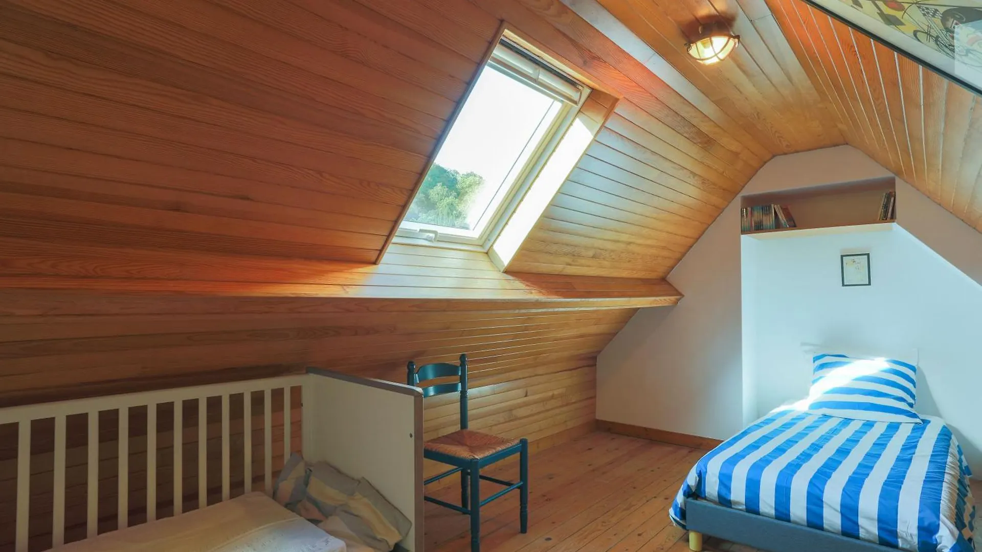 Holiday home Maison Chevoir Pieds Dans L'Eau Ploubazlanec France
